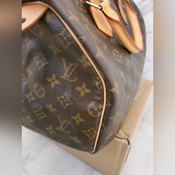 Authentic Louis Vuitton Speedy 30 - Picture 5 of 17